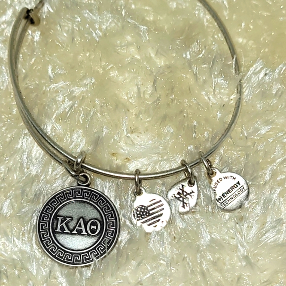 KAO Greek key design!! Alex and Ani